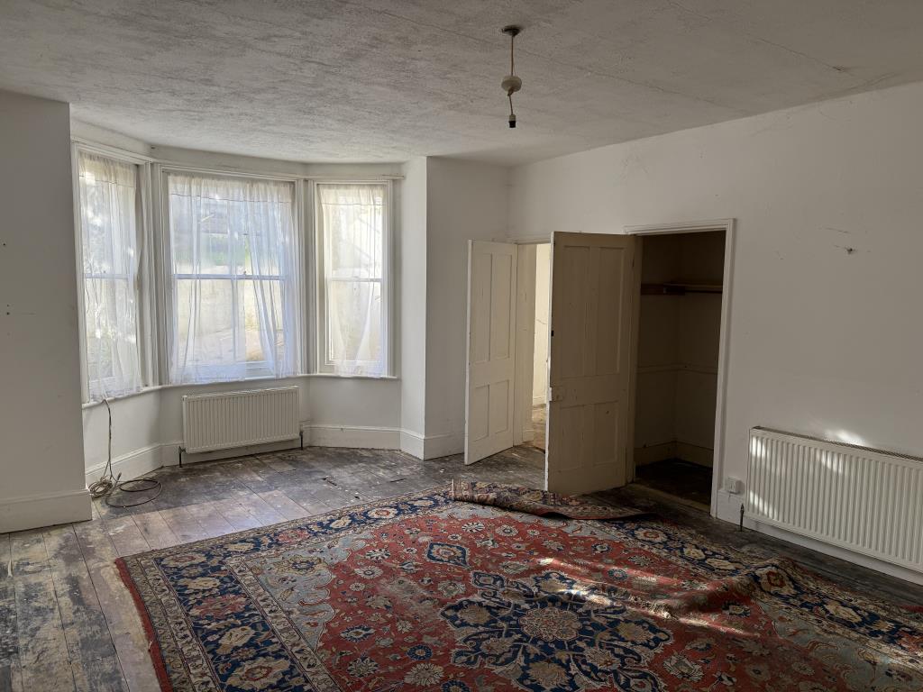 Lot: 159 - FLAT FOR REFURBISHMENT - living room with bay window and marble fire surround